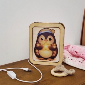 Pingvines éjjelilámpa babaszobába � natúr fa kivitelben - baba - mama - babaszoba dekoráció - éjszakai fény - Meska.hu