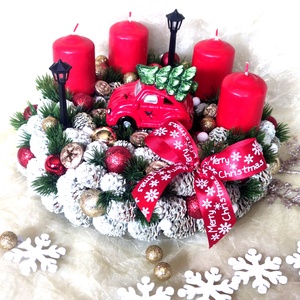 Piros-arany-zöld adventi asztaldísz ledes kisautóval, Karácsony, Adventi díszek, Adventi asztaldísz, Virágkötés, Szalma alapra készült adventi asztaldekoráció, piros, arany és zöld színvilágban.

A dekorációt köz..., MESKA