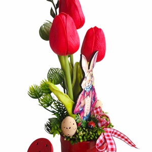 Piros tulipánok kannában-Nyúl Péterrel - otthon & életmód - dekoráció - asztal és polc dekoráció - asztaldísz - Meska.hu