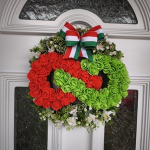 TISZA-stílusú nemzeti színű ajtódísz � Végtelen jel alakú habrózsa kopogtató, Otthon & Életmód, Dekoráció, Ajtó- és ablak dekoráció, Ajtódísz & Kopogtató, Virágkötés, MESKA