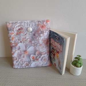 Könyvtok virágmintás , Könyv & Zene, Könyvtok, Varrás, Ha te is stereted a könyved magaddal vinni akkor egy a könyvtok neked készült. Puha,strapabíró és s..., MESKA