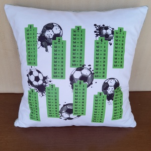 Szorzótáblás plüss díszpárna focis - Meska.hu