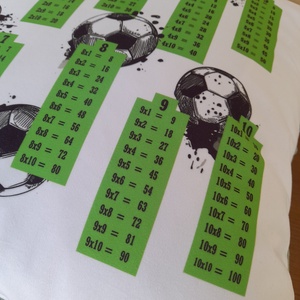 Szorzótáblás plüss díszpárna focis - baba - mama - babaszoba dekoráció - gyerek díszpárna - Meska.hu