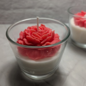 Piros virágos poharas gyertya - kellékek & szerszámok - dekorációs kellékek - dekorációs gyertya - Meska.hu