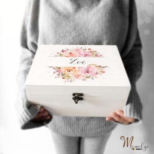 Névre szóló fa emlékdoboz Rózsás - otthon & életmód - dekoráció - asztal és polc dekoráció - díszdoboz - Meska.hu
