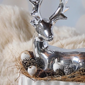 Karácsonyi asztaldísz  ezüst szarvas fehér kerámia kaspóban - karácsony - karácsonyi lakásdekoráció - ünnepi asztaldekoráció - Meska.hu