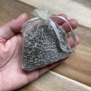 Szárított levendula tasakban - otthon & életmód - dekoráció - virágdísz és tartó - csokor & virágdísz - Meska.hu