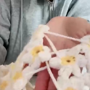 Horgolt virágos felső - ruha & divat - női ruha - póló, felső - Meska.hu