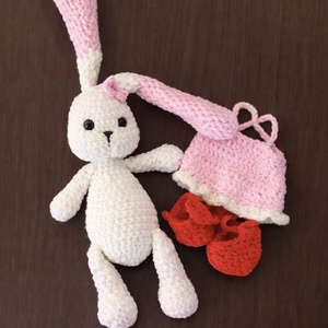 Horgolt nyuszi baba ruhával és cipővel � kézműves ajándék- amigurumi- kis nyuszika - játék & sport - plüssállat & játékfigura - nyuszi - Meska.hu