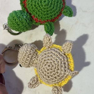 Teknősbéka-Horgolt kulcstartó-amigurumi-gyümölcsös - táska & tok - kulcstartó & táskadísz - kulcstartó - Meska.hu