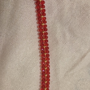 Gyöngyből készült piros karkötő  - ékszer - karkötő - gyöngyös karkötő - Meska.hu