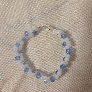 Gyöngyből készült kék-fehér karkötő , Ékszer, Karkötő, Gyöngyös karkötő, Gyöngyfűzés, gyöngyhímzés, MESKA