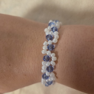 Gyöngyből készült kék-fehér karkötő  - ékszer - karkötő - gyöngyös karkötő - Meska.hu