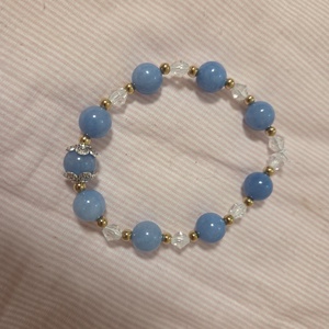 Akvamarin színű kalcedon gyöngyből készült karkötő - ékszer - karkötő - gyöngyös karkötő - Meska.hu