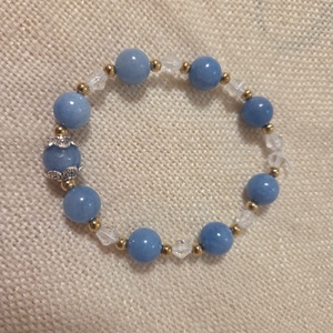 Akvamarin színű kalcedon gyöngyből készült karkötő - ékszer - karkötő - gyöngyös karkötő - Meska.hu
