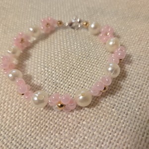 Rózsaszín virágos gyöngyből készített karkötő , Ékszer, Karkötő, Gyöngyös karkötő, Gyöngyfűzés, gyöngyhímzés, MESKA