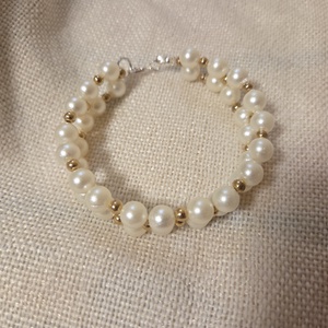 Fehér-arany karkötő , Ékszer, Karkötő, Gyöngyös karkötő, Gyöngyfűzés, gyöngyhímzés, MESKA