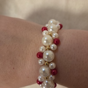 Fehér-piros karkötő  - ékszer - karkötő - gyöngyös karkötő - Meska.hu