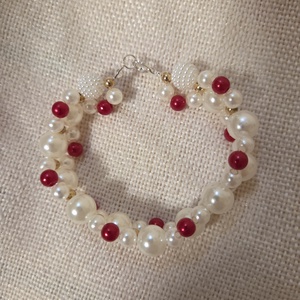 Fehér-piros karkötő  - ékszer - karkötő - gyöngyös karkötő - Meska.hu
