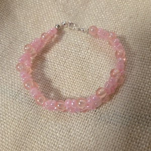 Rózsaszín gyöngyből készült karkötő, Ékszer, Karkötő, Gyöngyös karkötő, , MESKA