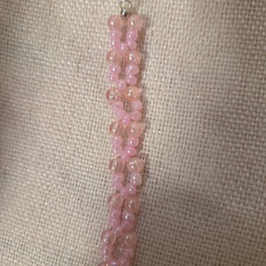 Rózsaszín gyöngyből készült karkötő - ékszer - karkötő - gyöngyös karkötő - Meska.hu