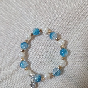 Kék tavaszi szellő-gyöngy karkötő - ékszer - karkötő - gyöngyös karkötő - Meska.hu