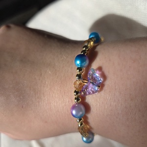 Tavaszi pillangó Ibolya gyöngyből készült karkötő - ékszer - karkötő - gyöngyös karkötő - Meska.hu