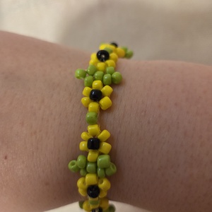 Napraforgó virágos gyöngyből készült karkötő  - ékszer - karkötő - gyöngyös karkötő - Meska.hu