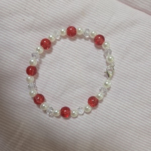 Fehér és piros karkötő  - ékszer - karkötő - gyöngyös karkötő - Meska.hu