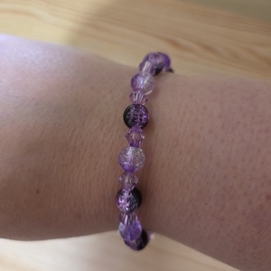 Lila gyöngyös karkötő  - ékszer - karkötő - gyöngyös karkötő - Meska.hu