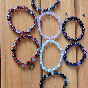 Angyalok és démonok karkötőszett Lila-kék démon  - ékszer - karkötő - gyöngyös karkötő - Meska.hu