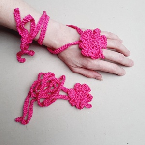 horgolt kézdísz, babalábdísz - Meska.hu