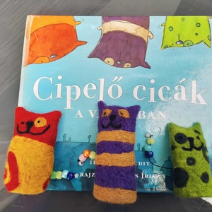 Cipelő cicák 100% gyapjúból - Meska.hu
