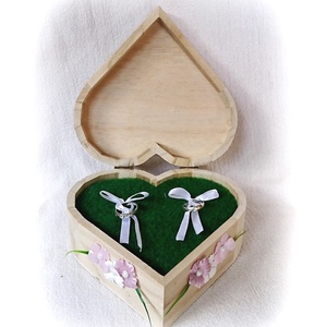 Szív alakú gyűrűtartó natúr fadoboz, esküvő - esküvő - kiegészítők - gyűrűtartó & gyűrűpárna - Meska.hu