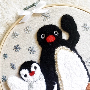 Pingu és kistestvére Pinga, gyerekszoba falikép  - hópelyhekkel - otthon & életmód - babaszoba, gyerekszoba - babaszoba dekoráció - Meska.hu