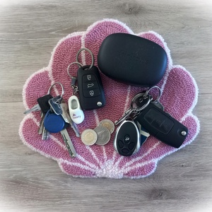 Kagyló alakú asztali szőnyeg, bútorvédő, ékszertartó, telefontartó, kulcstartó - Meska.hu