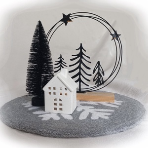 Hópellyel díszített asztali szőnyeg, bútorvédő,  mécsestartó, adventi koszorú alá, karácsonyi dekoráció - karácsony - karácsonyi lakásdekoráció - ünnepi asztaldekoráció - Meska.hu