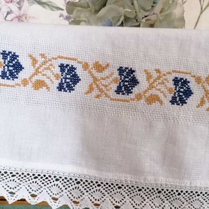 Hímzett keresztszemes konyharuha - otthon & életmód - konyhafelszerelés, tálalás - konyhai textil - konyharuha & törlőkendő - Meska.hu