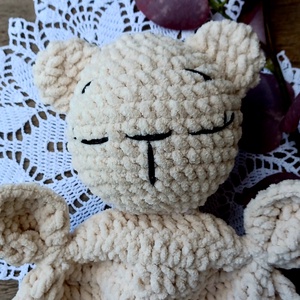 Amigurumi bézs színű alvós maci  - játék & sport - plüssállat & játékfigura - maci - Meska.hu