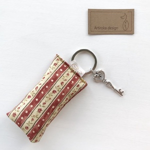 Rózsás kulcstartó kis vintage kulccsal -  Artiroka design -  - Meska.hu