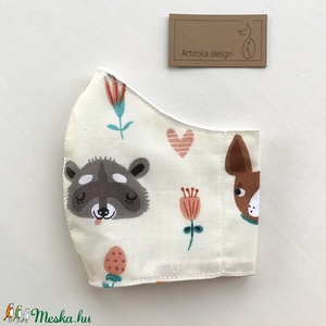 Mosómedve és kutya mintás vanília színű arcmaszk, szájmaszk, maszk, gyerekmaszk - Artiroka design - táska & tok - neszesszer - Meska.hu