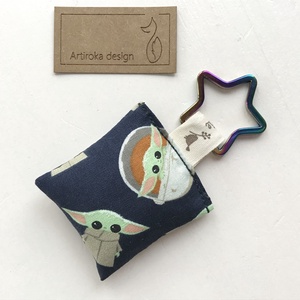 Baby Yoda mintás prémium kulcstartó  csillag kulcskarikával   - Star Wars  - Artiroka design - táska & tok - kulcstartó & táskadísz - kulcstartó - Meska.hu