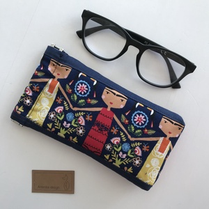 Frida Kahlo mintás szemüvegtok pikk-pakk zárral - egyedi megrendelés -  Artiroka design - táska & tok - pénztárca & más tok - szemüvegtok - Meska.hu