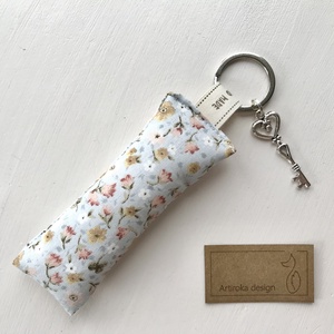 Virágos rét, egyedi kulcstartó, vintage kulcs dísszel - Artiroka design  - táska & tok - kulcstartó & táskadísz - kulcstartó - Meska.hu