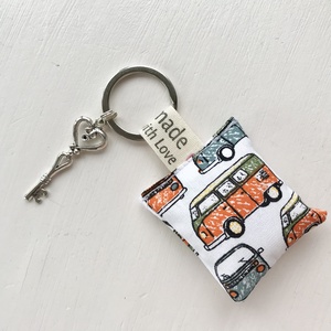 Retro VW autó és busz mintás kulcstartó, vintage kulcs díszítéssel - Artiroka design - táska & tok - kulcstartó & táskadísz - kulcstartó - Meska.hu