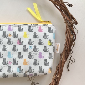 Cicák pillangók között mintás neszesszer - Meska.hu