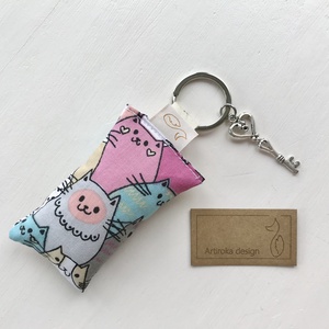 Cica mintás vidám kulcstartó +  vintage kulcs - Artiroka design - táska & tok - kulcstartó & táskadísz - Meska.hu