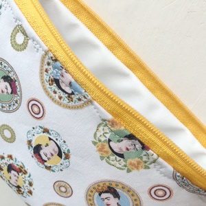 Frida Kahlo mintás neszesszer, nasi tartó, uzsonna tasak - Artiroka design - ovi- és sulikezdés - uzsonna- & ebéd tartó - szendvics csomagoló - Meska.hu Frida Kahlo mintás neszesszer, nasi tartó, uzsonna tasak - Artiroka design - ovi- és sulikezdés - uzsonna- & ebéd tartó - szendvics csomagoló - Meska.hu