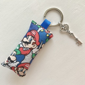 Super Mario és Luigi mintás kulcstartó kis vintage kulccsal - Artiroka design - táska & tok - kulcstartó & táskadísz - kulcstartó - Meska.hu Super Mario és Luigi mintás kulcstartó kis vintage kulccsal - Artiroka design - táska & tok - kulcstartó & táskadísz - kulcstartó - Meska.hu