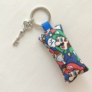 Super Mario és Luigi mintás kulcstartó kis vintage kulccsal - Artiroka design - táska & tok - kulcstartó & táskadísz - kulcstartó - Meska.hu Super Mario és Luigi mintás kulcstartó kis vintage kulccsal - Artiroka design - táska & tok - kulcstartó & táskadísz - kulcstartó - Meska.hu